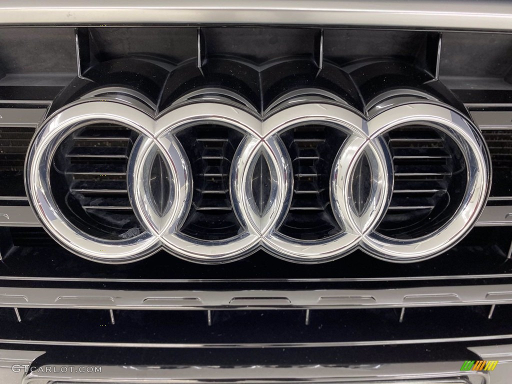 2017 Audi Q3 2.0 TFSI Premium Plus quattro Marks and Logos Photos