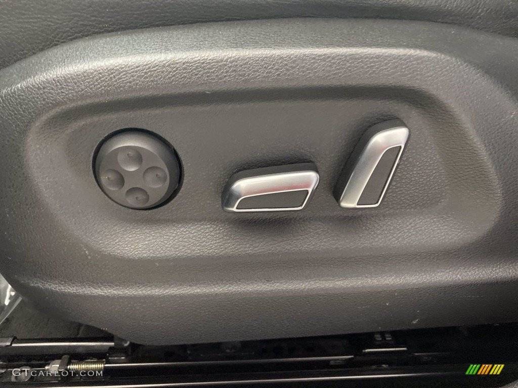 2017 Audi Q3 2.0 TFSI Premium Plus quattro Controls Photo #142337950