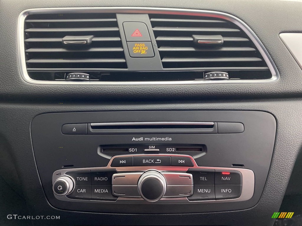 2017 Audi Q3 2.0 TFSI Premium Plus quattro Controls Photo #142338235