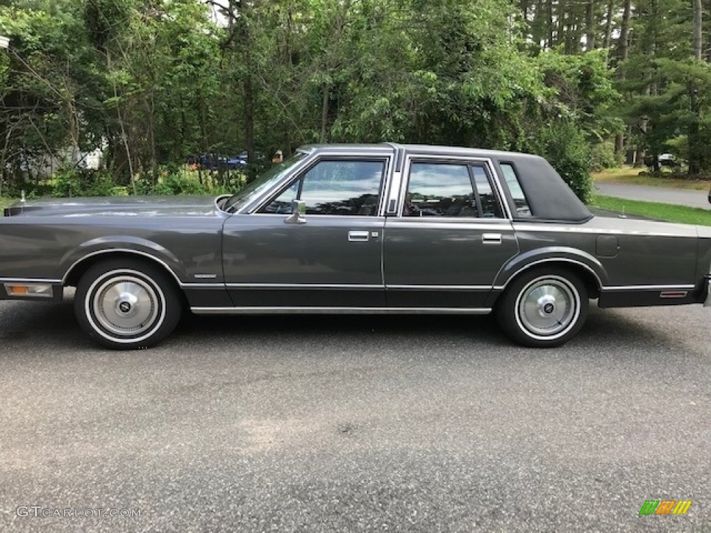 Medium Dark Pewter Metallic 1982 Lincoln Town Car Standard Town Car Model Exterior Photo #142346866