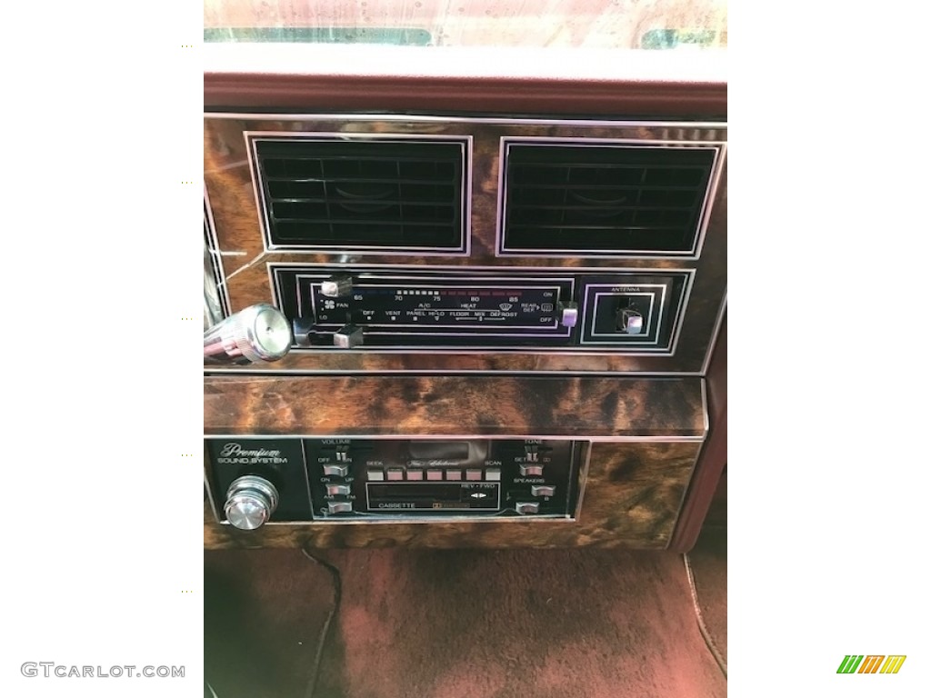 1982 Lincoln Town Car Standard Town Car Model Controls Photo #142346963