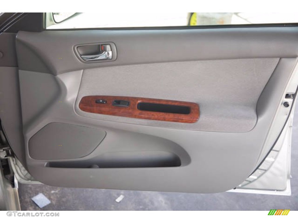 2003 Camry XLE - Lunar Mist Metallic / Stone photo #27