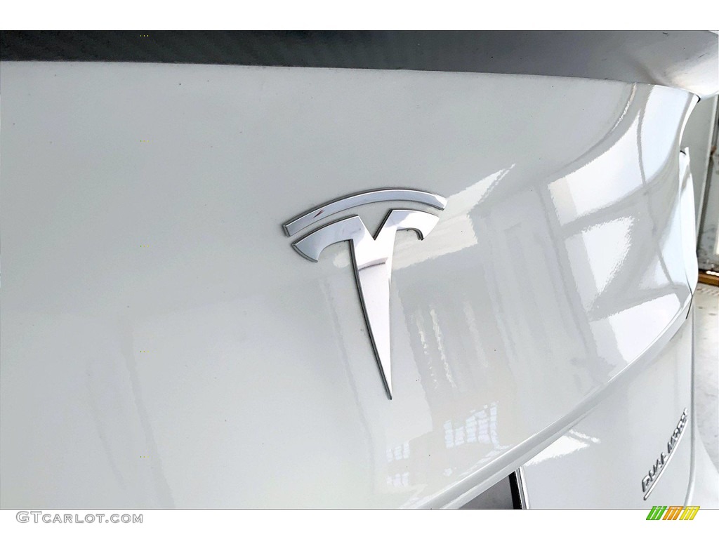 2020 Tesla Model 3 Performance Marks and Logos Photos