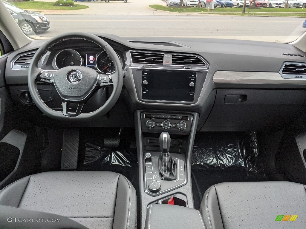2021 Volkswagen Tiguan SE 4Motion Titan Black Dashboard Photo #142353639