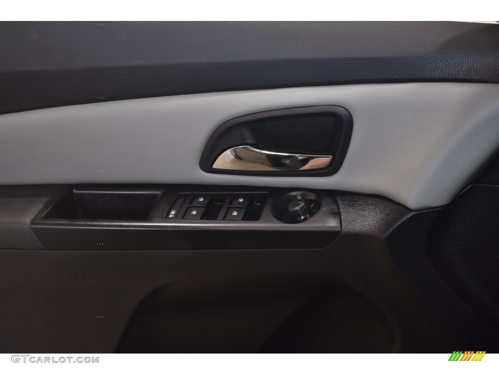 2014 Cruze LS - Rainforest Green Metallic / Jet Black/Medium Titanium photo #9
