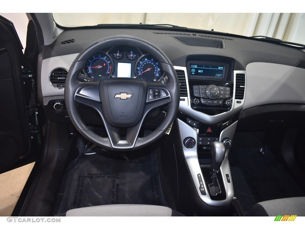 2014 Cruze LS - Rainforest Green Metallic / Jet Black/Medium Titanium photo #11