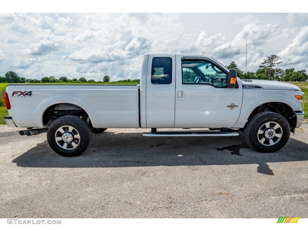 2014 F350 Super Duty Lariat SuperCab 4x4 - Oxford White / Black photo #3