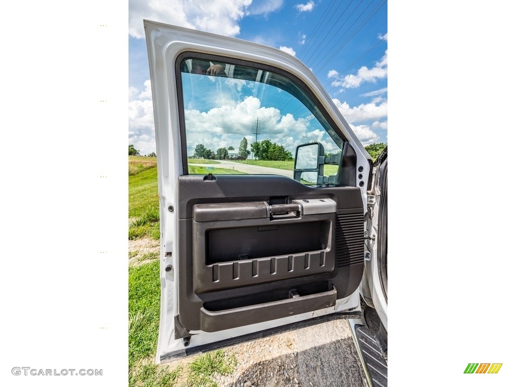 2014 F350 Super Duty Lariat SuperCab 4x4 - Oxford White / Black photo #21