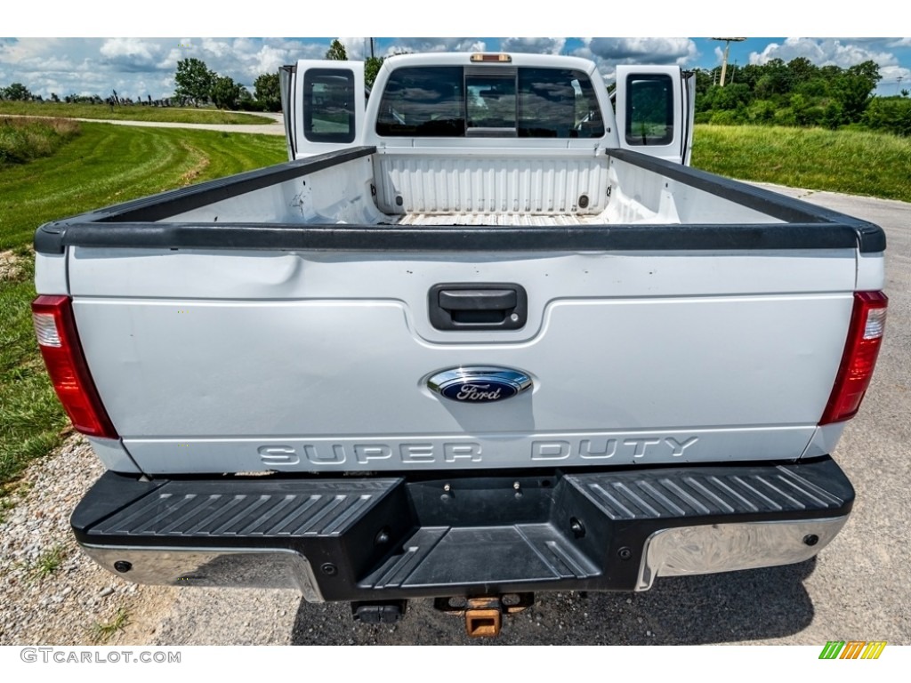 2014 F350 Super Duty Lariat SuperCab 4x4 - Oxford White / Black photo #25
