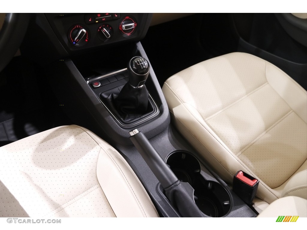 2018 Volkswagen Jetta SE Transmission Photos