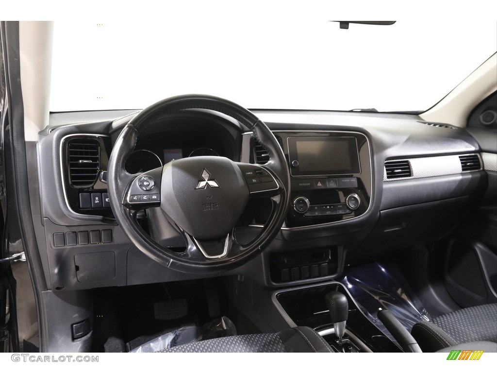 2017 Mitsubishi Outlander SE Black Dashboard Photo #142365917