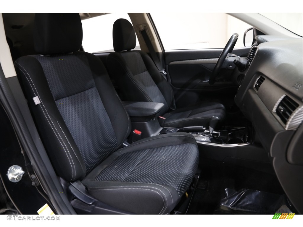 2017 Mitsubishi Outlander SE Front Seat Photo #142366098