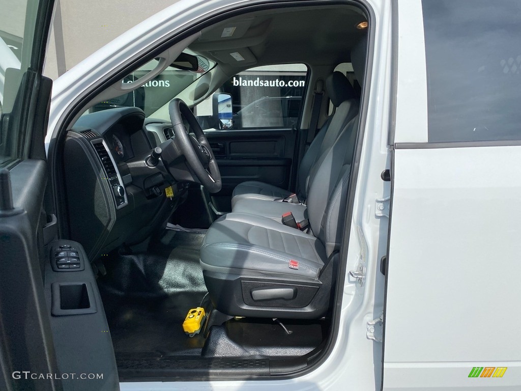 2018 3500 Tradesman Crew Cab 4x4 Chassis - Bright White / Black/Diesel Gray photo #20