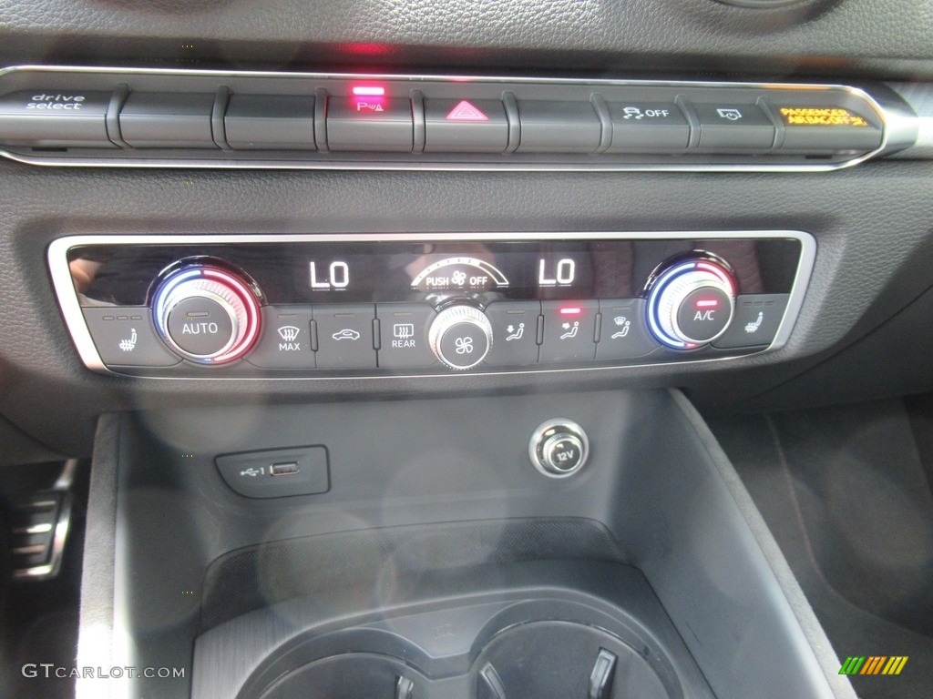 2020 Audi RS 3 quattro Sedan Controls Photos