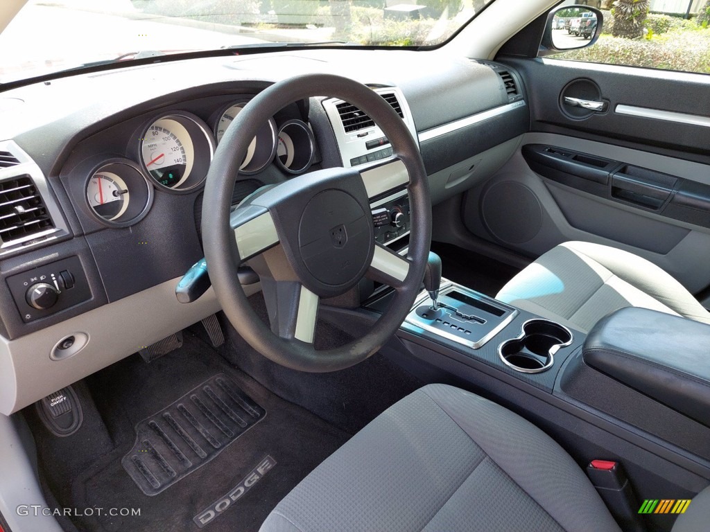 2008 Charger SE - Inferno Red Crystal Pearl / Dark/Light Slate Gray photo #28