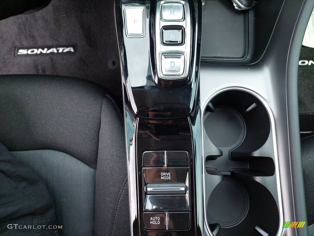 2022 Hyundai Sonata SE Controls Photos