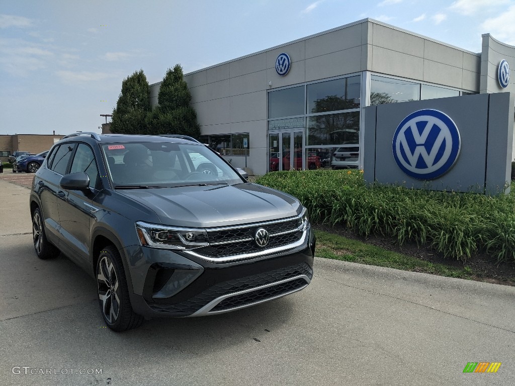 Platinum Gray Metallic 2022 Volkswagen Taos SEL 4Motion Exterior Photo 142392384