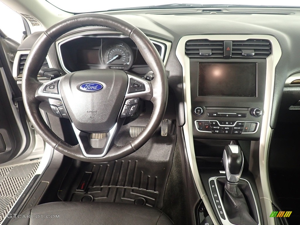 2016 Fusion SE AWD - Ingot Silver Metallic / Charcoal Black photo #22