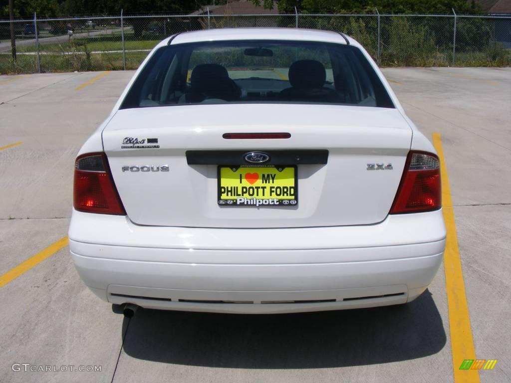 2005 Focus ZX4 S Sedan - Cloud 9 White / Dark Flint/Light Flint photo #4