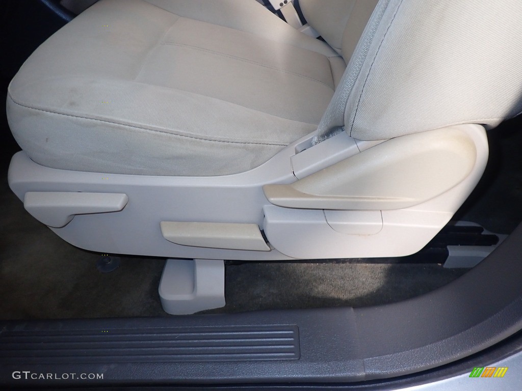 2013 Edge SE AWD - Ingot Silver Metallic / Charcoal Black photo #23