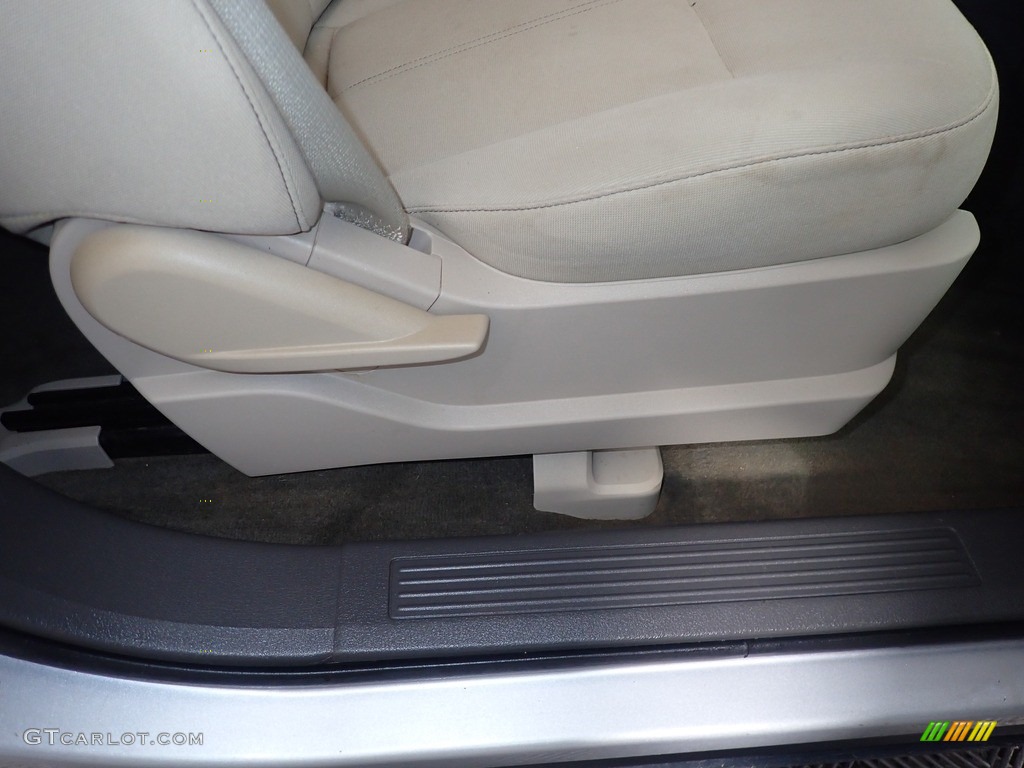 2013 Edge SE AWD - Ingot Silver Metallic / Charcoal Black photo #39