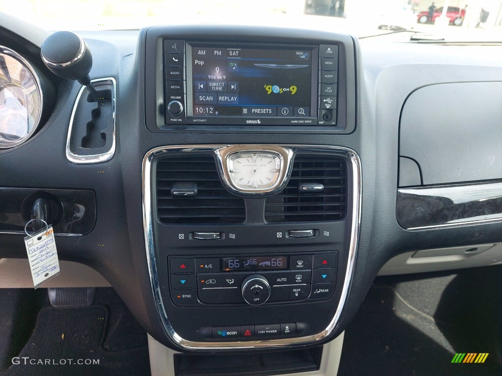 2014 Town & Country Touring - Maximum Steel Metallic / Black/Light Graystone photo #14