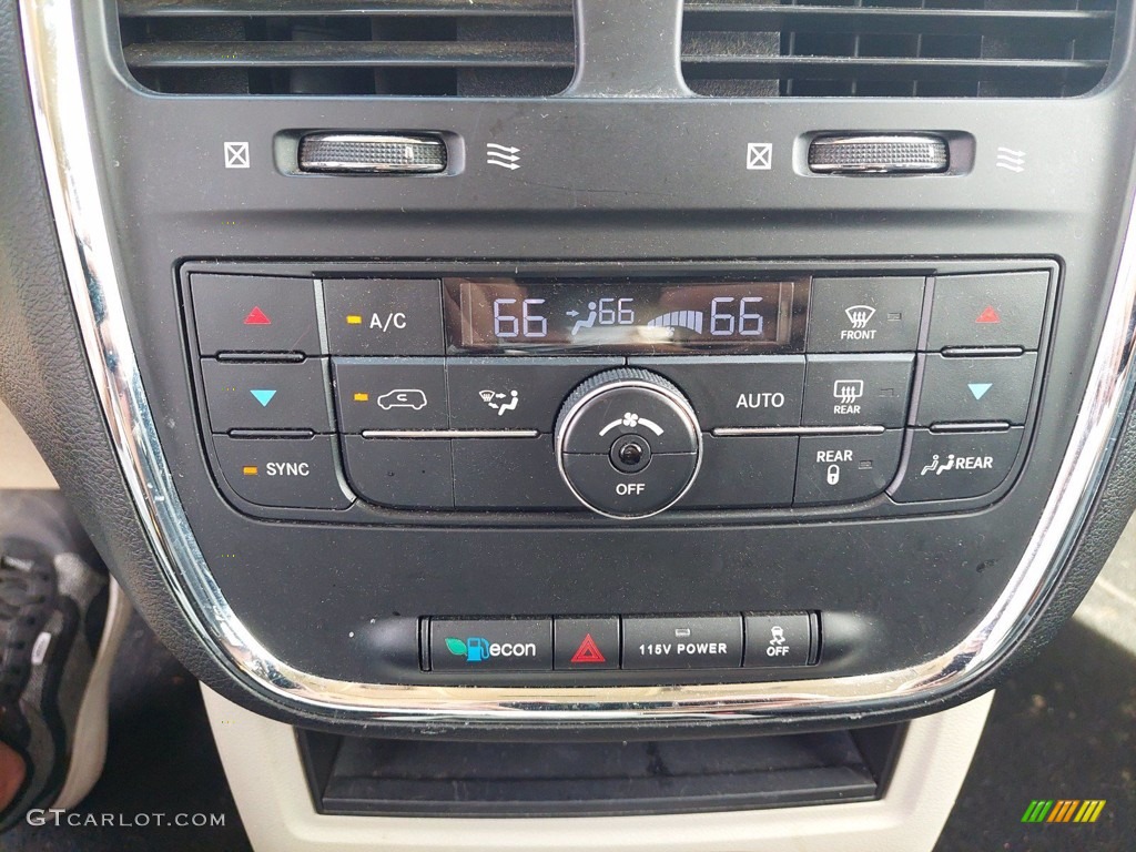2014 Town & Country Touring - Maximum Steel Metallic / Black/Light Graystone photo #17