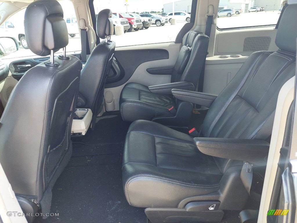 2014 Town & Country Touring - Maximum Steel Metallic / Black/Light Graystone photo #20