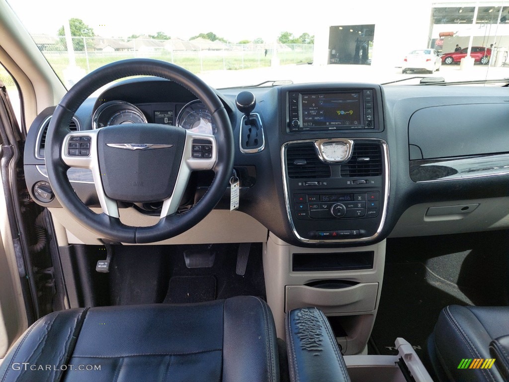 2014 Town & Country Touring - Maximum Steel Metallic / Black/Light Graystone photo #21