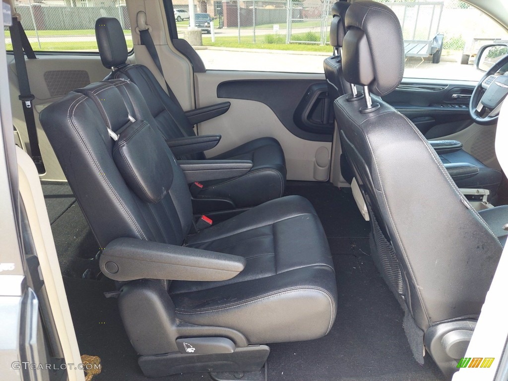 2014 Town & Country Touring - Maximum Steel Metallic / Black/Light Graystone photo #23