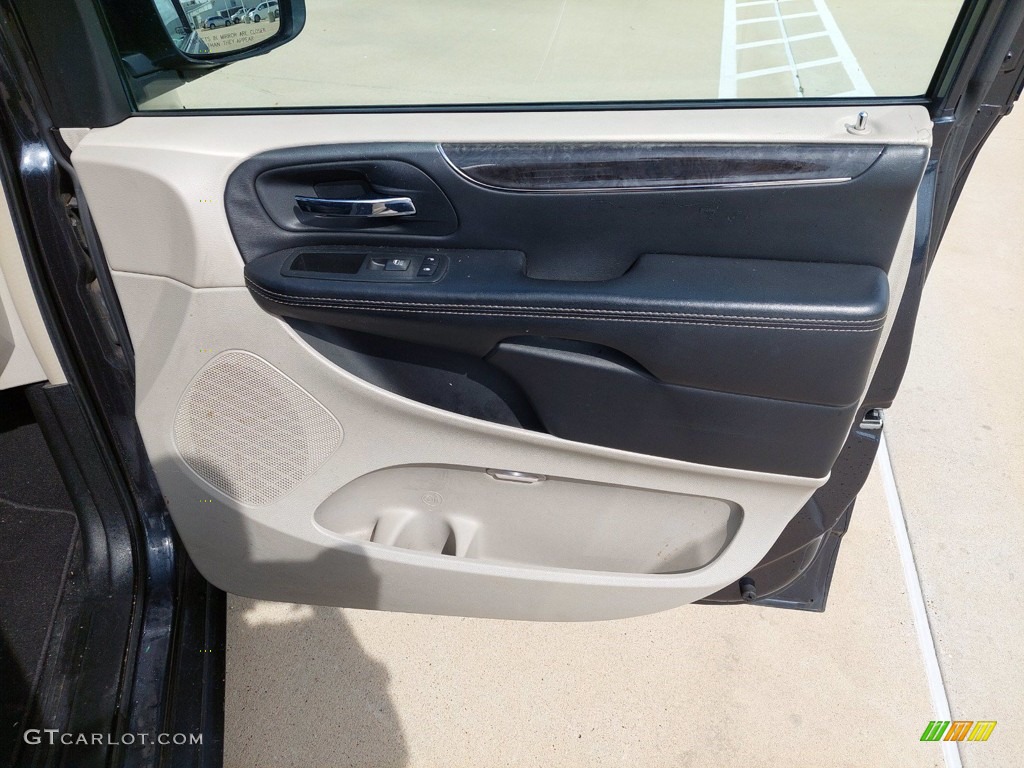 2014 Town & Country Touring - Maximum Steel Metallic / Black/Light Graystone photo #24