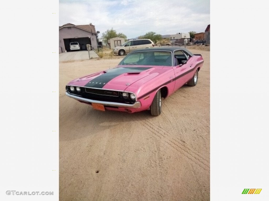Panther Pink 1970 Dodge Challenger R/T Coupe Exterior Photo #142407432