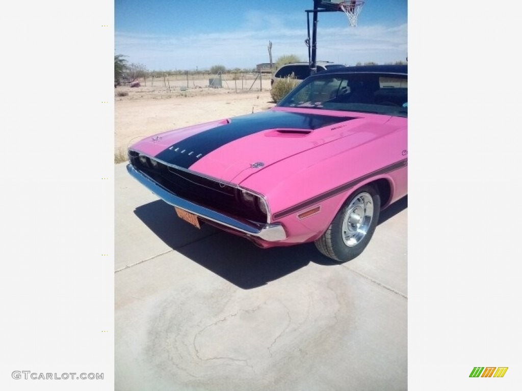 Panther Pink 1970 Dodge Challenger R/T Coupe Exterior Photo #142407508