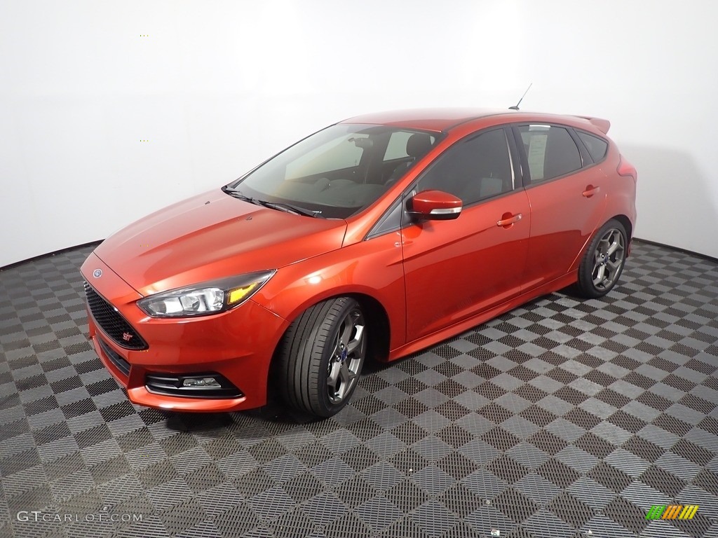 2018 Focus ST Hatch - Hot Pepper Red / Charcoal Black photo #9