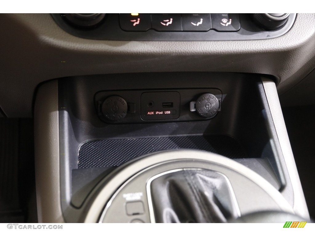 2011 Sportage LX AWD - Signal Red / Alpine Gray photo #12
