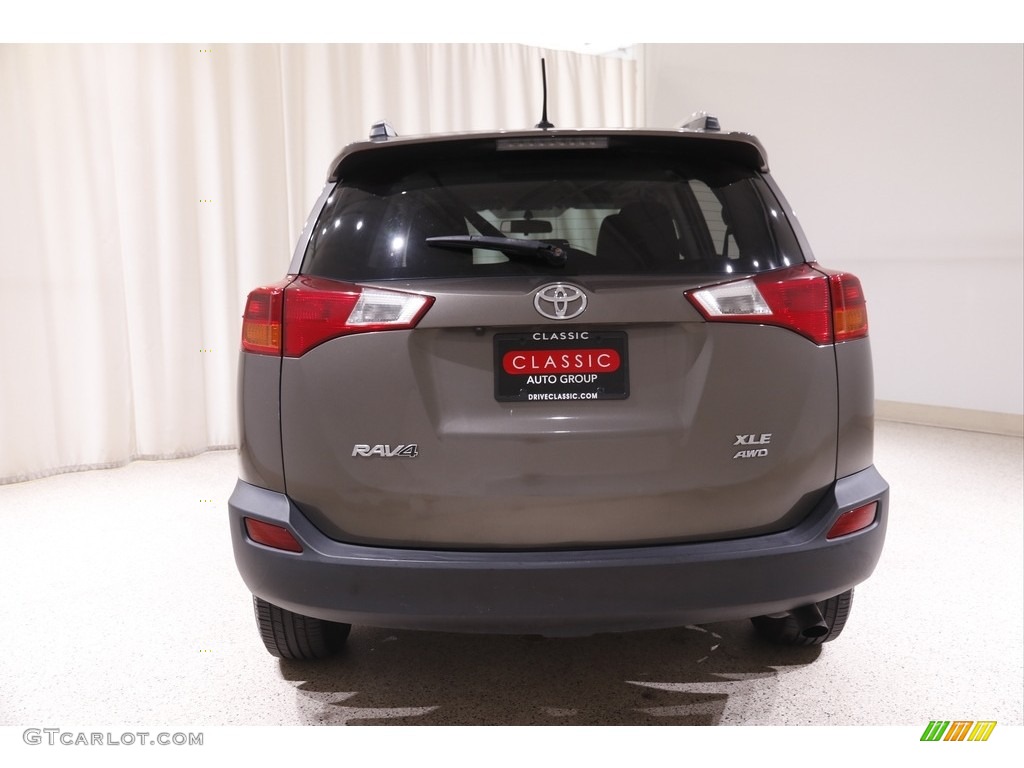 2015 RAV4 XLE - Pyrite Mica / Black photo #17