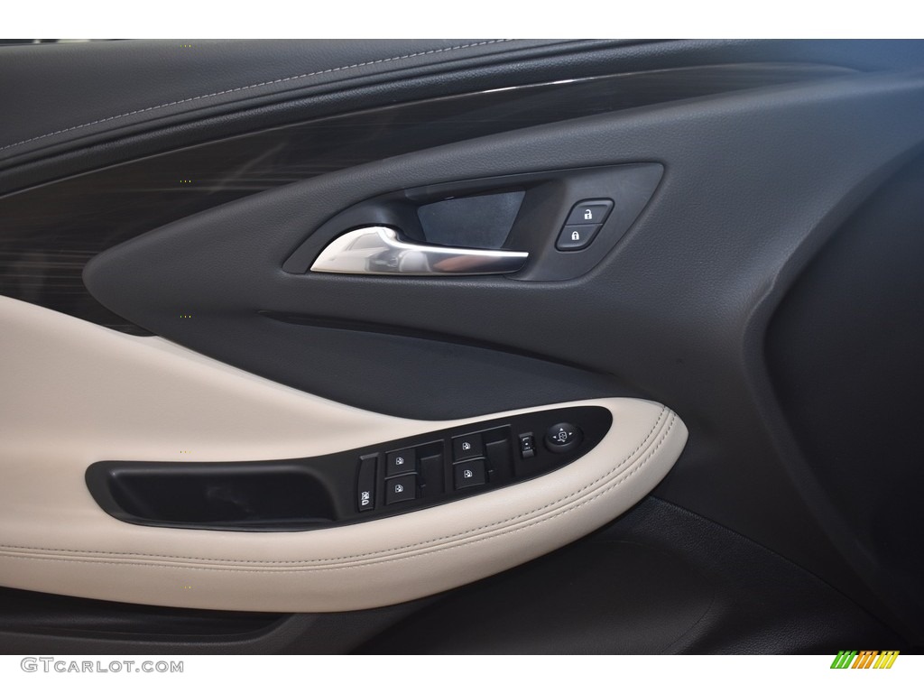 2019 Envision Preferred - Galaxy Silver Metallic / Light Neutral photo #9