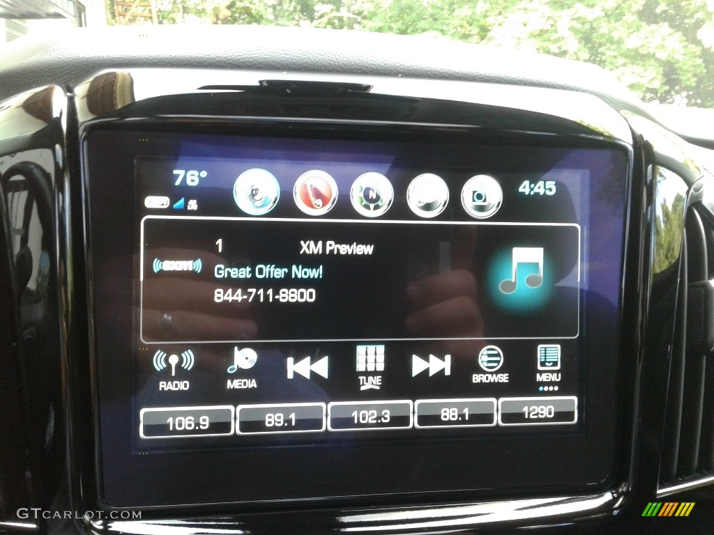 2018 Chevrolet Traverse Premier Controls Photo #142416820
