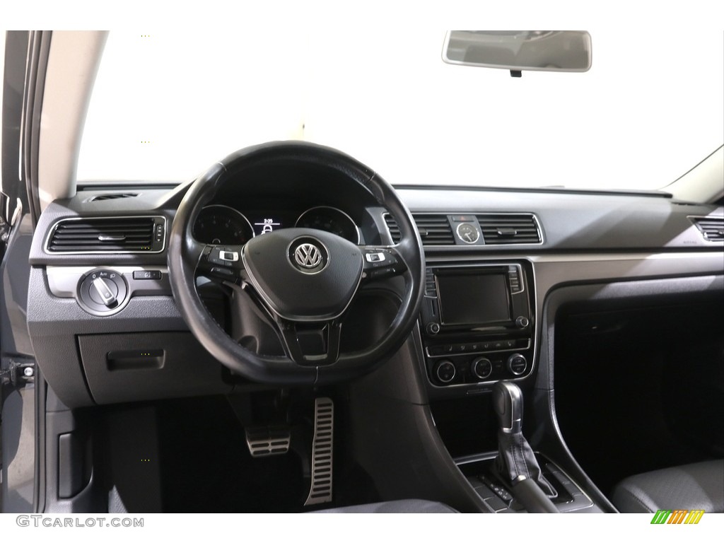 2017 Passat R-Line Sedan - Urano Gray / Titan Black photo #6