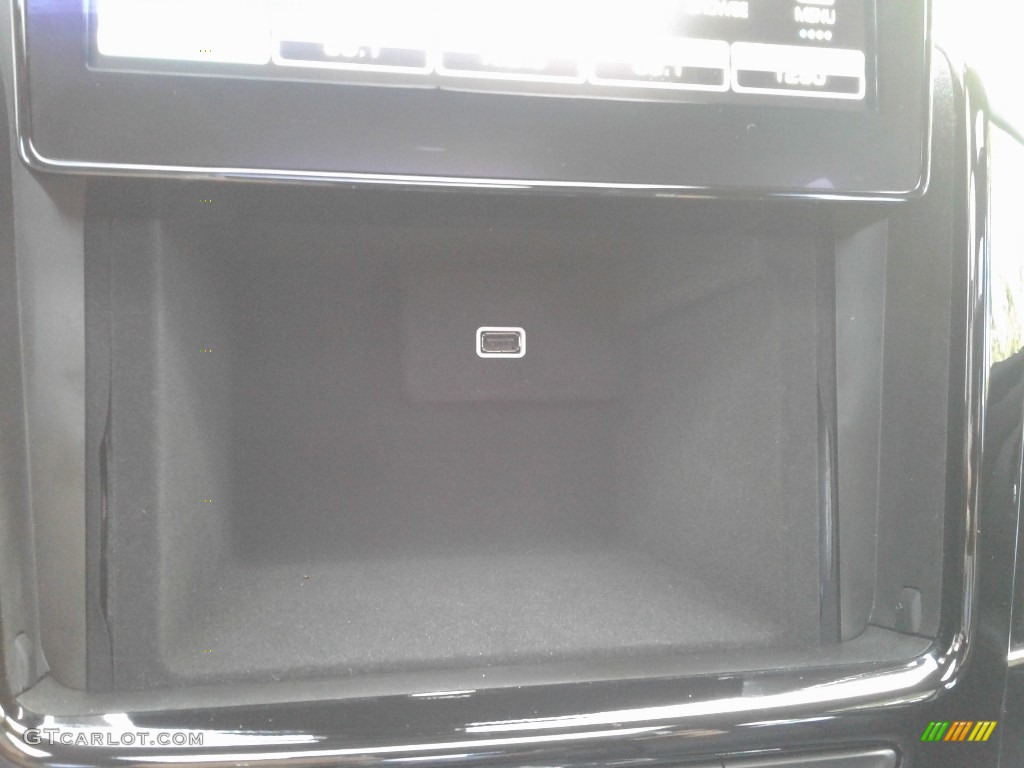 2018 Traverse Premier - Silver Ice Metallic / Jet Black photo #30