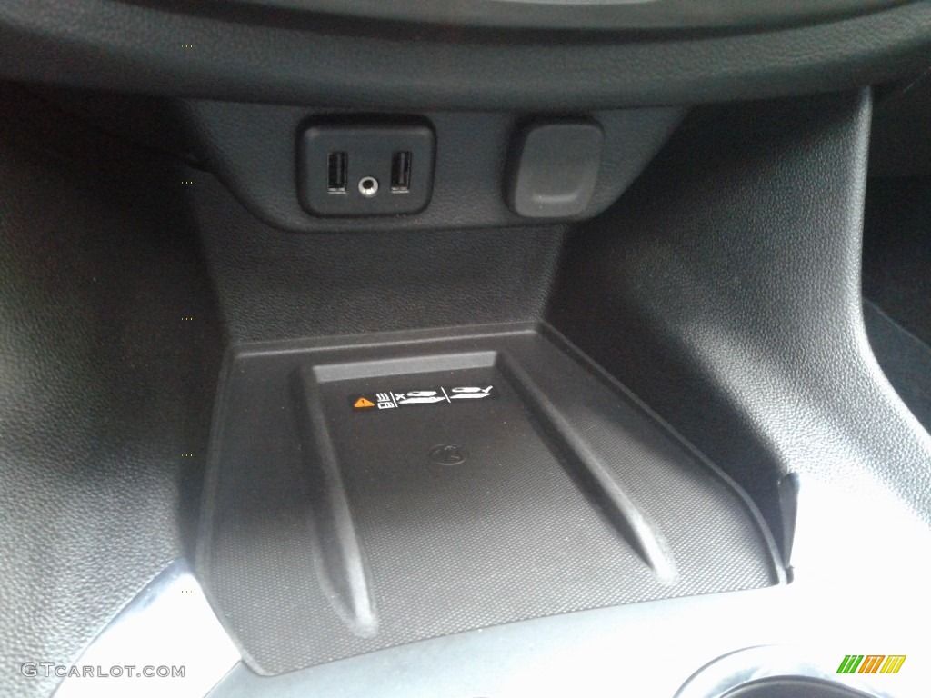 2018 Traverse Premier - Silver Ice Metallic / Jet Black photo #32