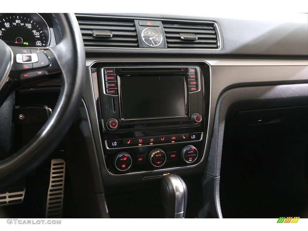 2017 Passat R-Line Sedan - Urano Gray / Titan Black photo #9
