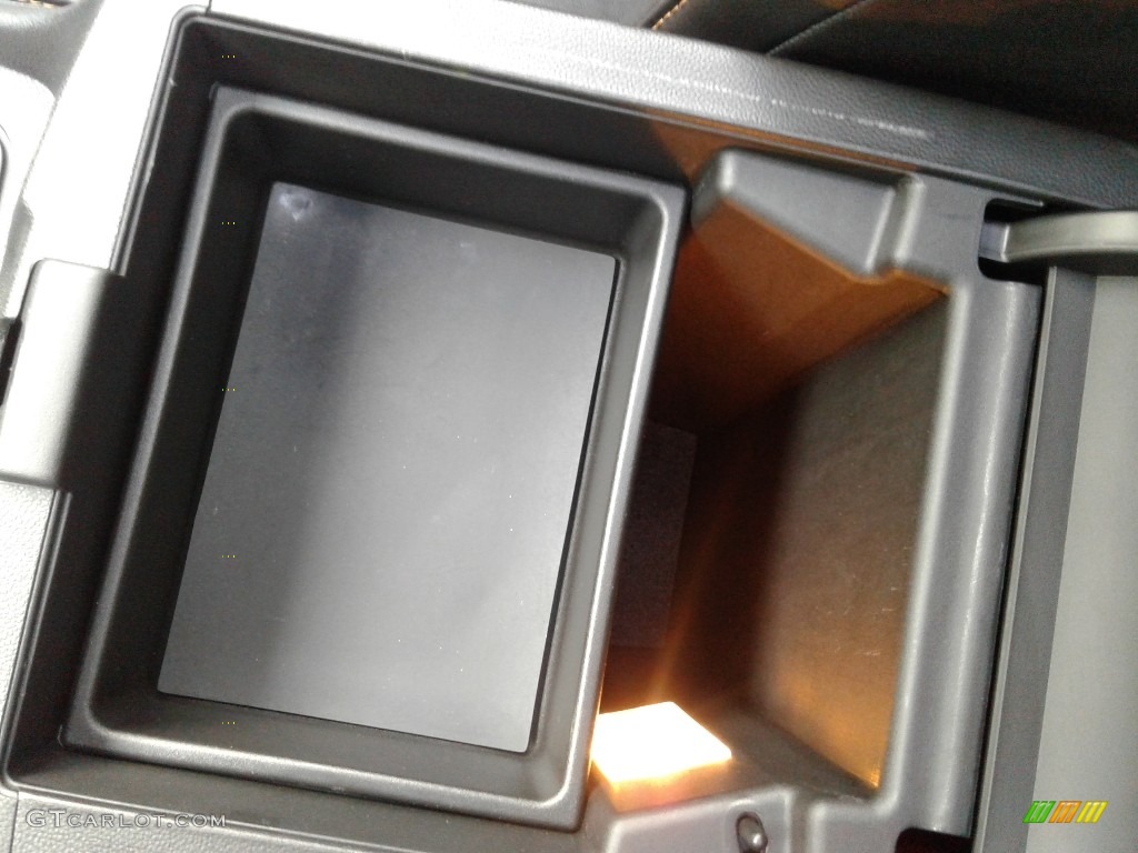 2018 Traverse Premier - Silver Ice Metallic / Jet Black photo #34