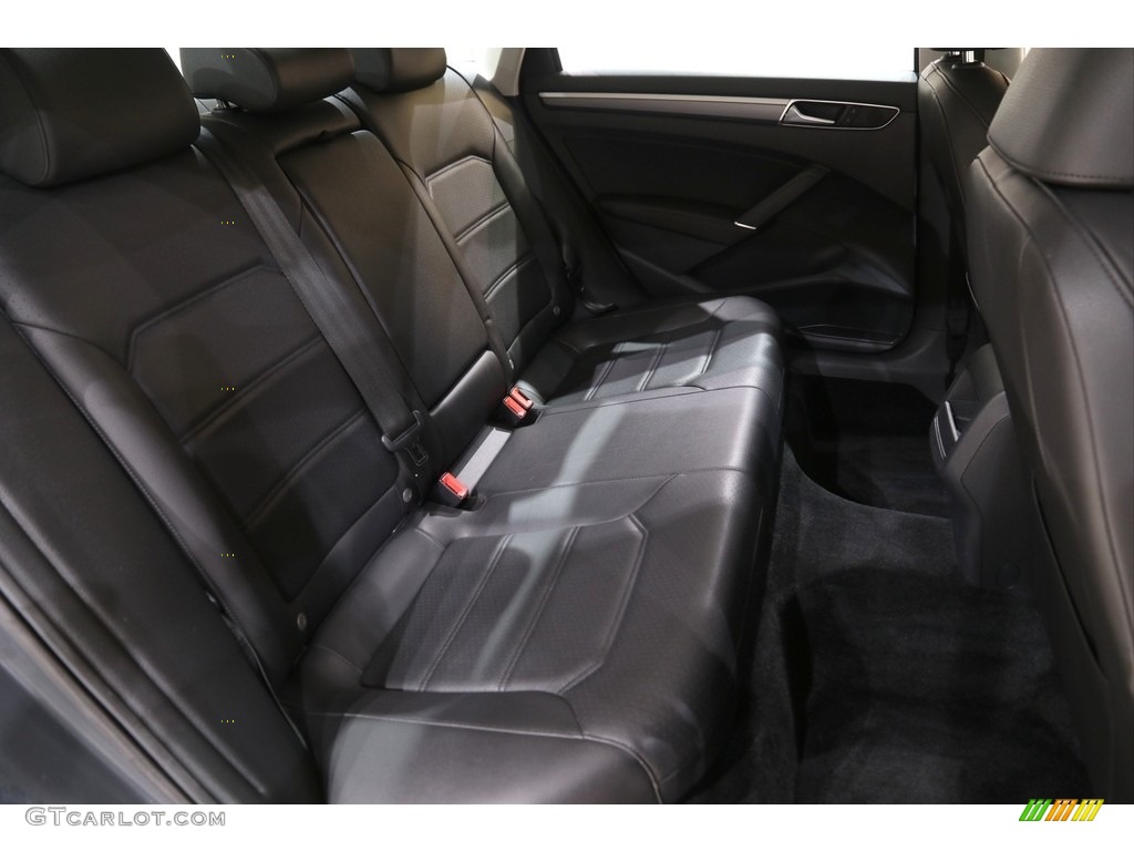 2017 Passat R-Line Sedan - Urano Gray / Titan Black photo #15