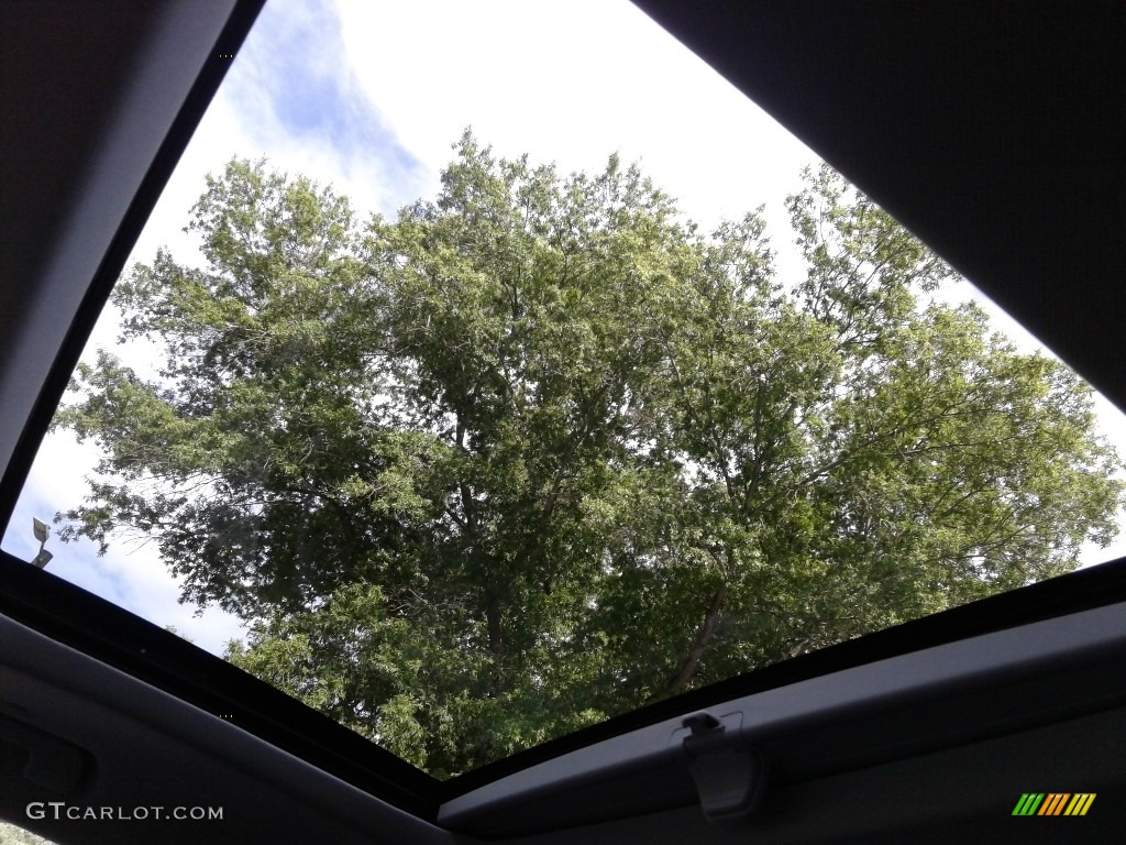 2018 Chevrolet Traverse Premier Sunroof Photo #142417108