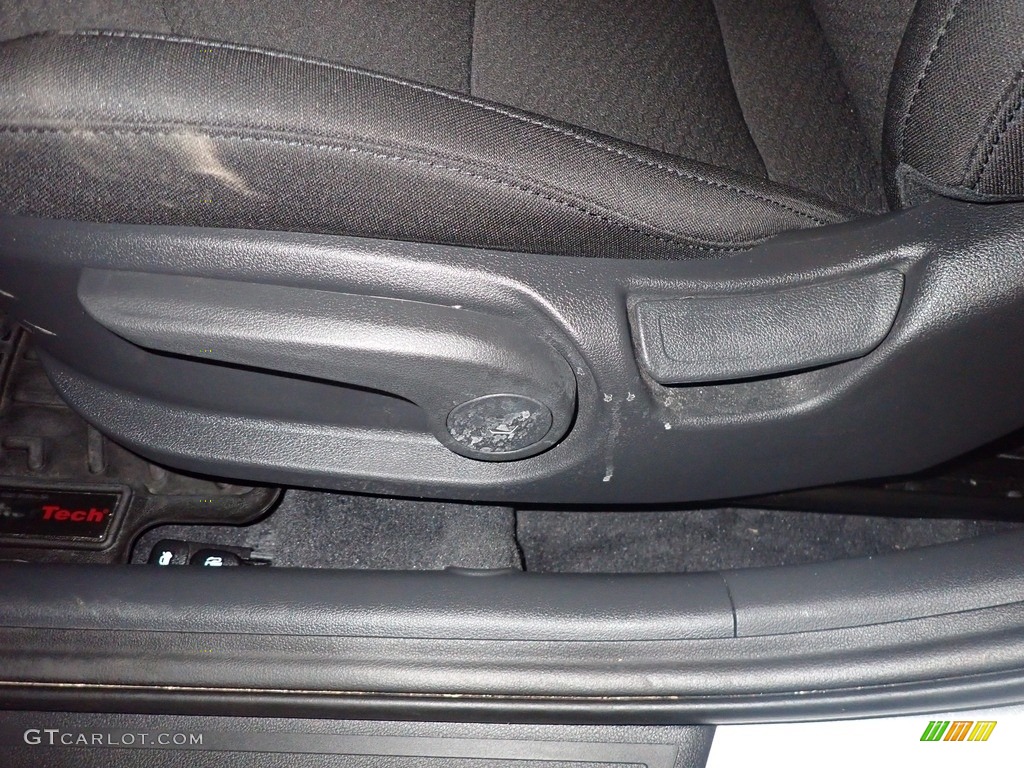 2019 Elantra Value Edition - Symphony Silver / Black photo #25