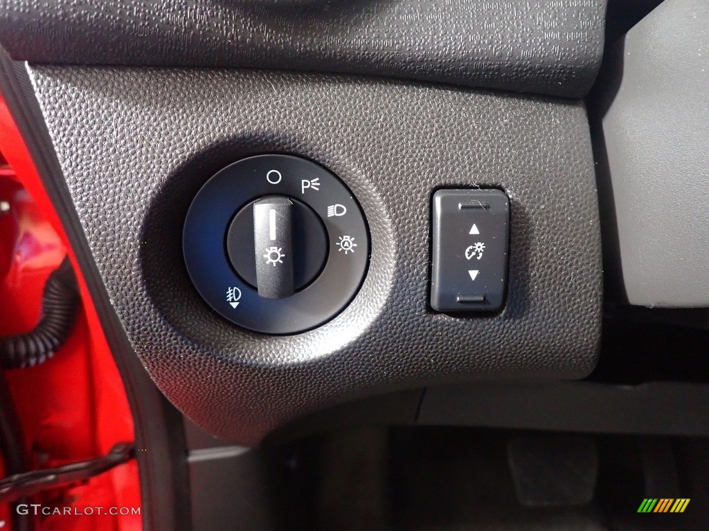 2015 Ford Fiesta Titanium Sedan Controls Photo #142420414