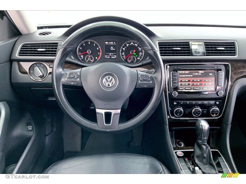 2014 Volkswagen Passat 1.8T SEL Premium Titan Black Dashboard Photo #142424491