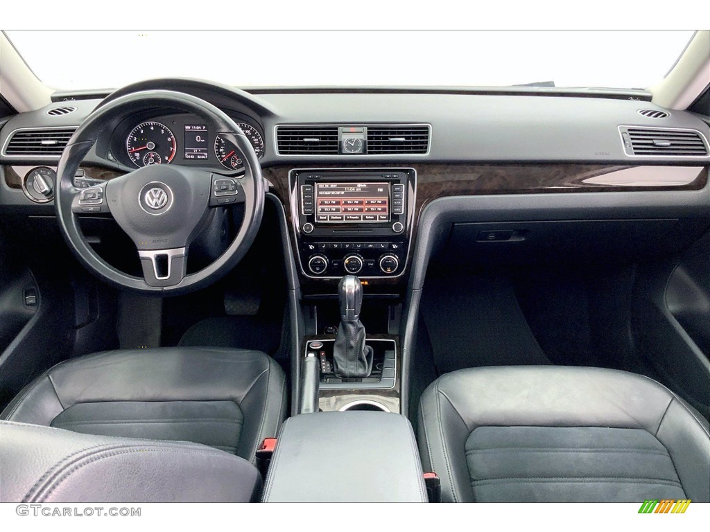 2014 Volkswagen Passat 1.8T SEL Premium Titan Black Dashboard Photo #142424638