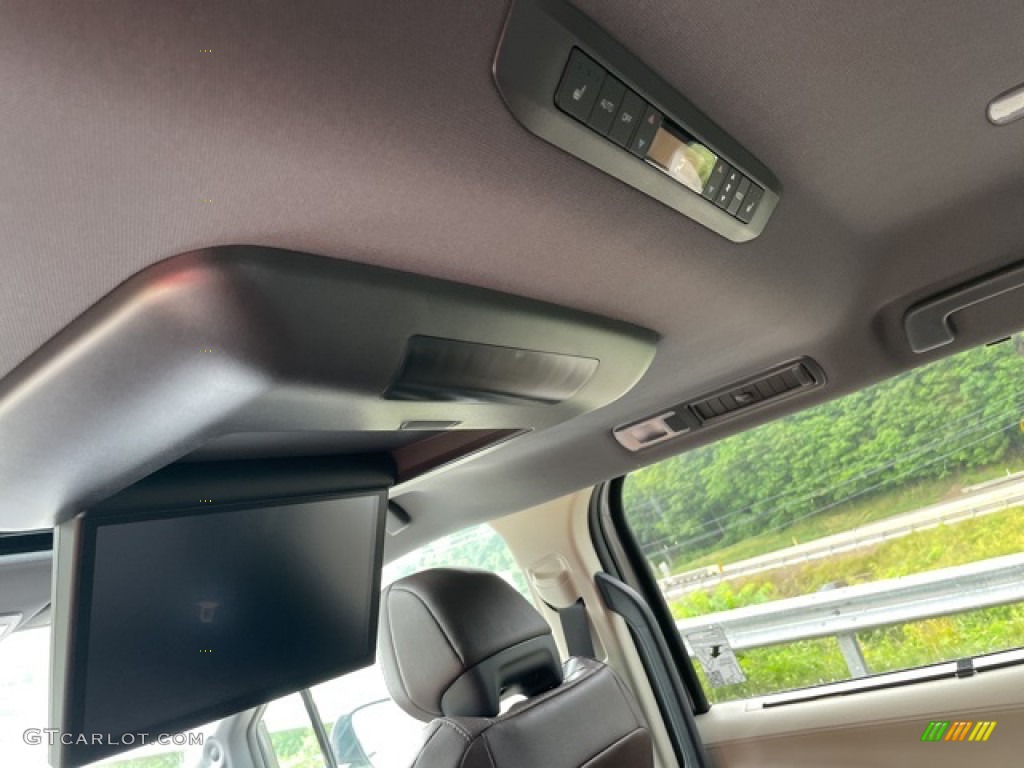 2021 Toyota Sienna Platinum AWD Hybrid Entertainment System Photo #142429735